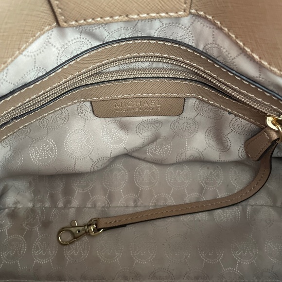 Michael Kors satchel - Picture 3 of 13
